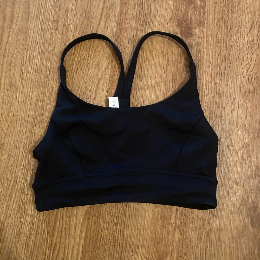 NWOT Lululemon Sports Bra Size 4